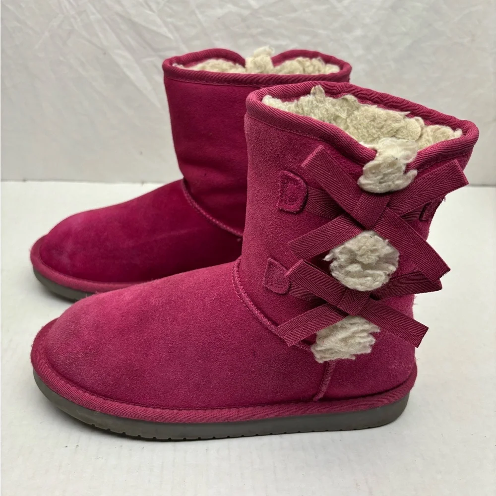 Koolaburra by Ugg Suede Shearling-Lined Ankle Boots SZ 4 big girl, box 18